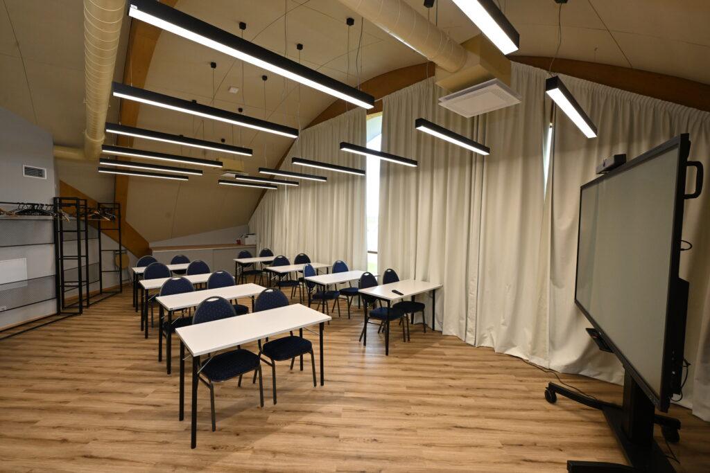 Seminariruumid jõgeval
